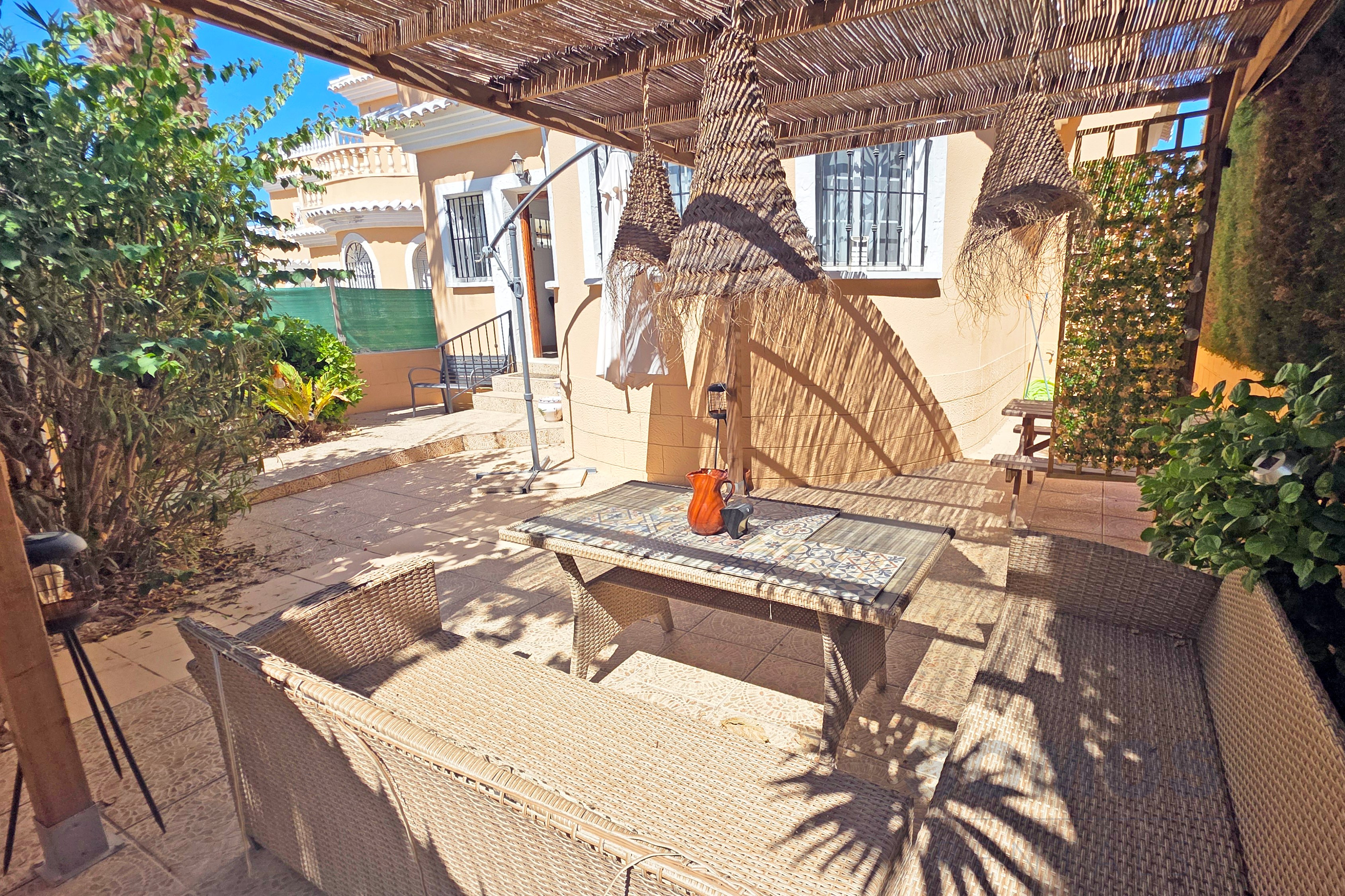 Jardín — Villa Dali, Urb La Marina