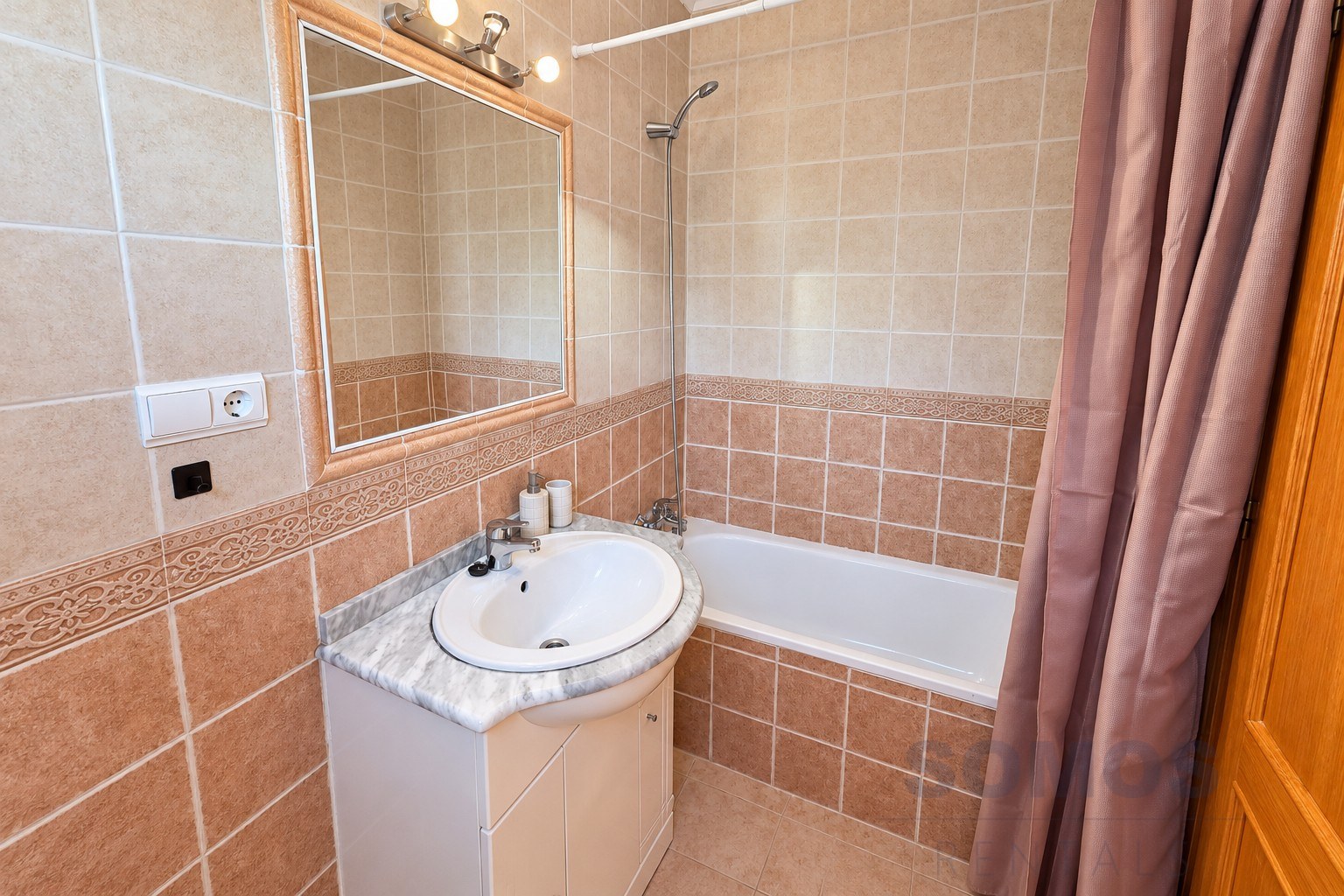 Bathroom 1 — Casa Diego, Urb La Marina