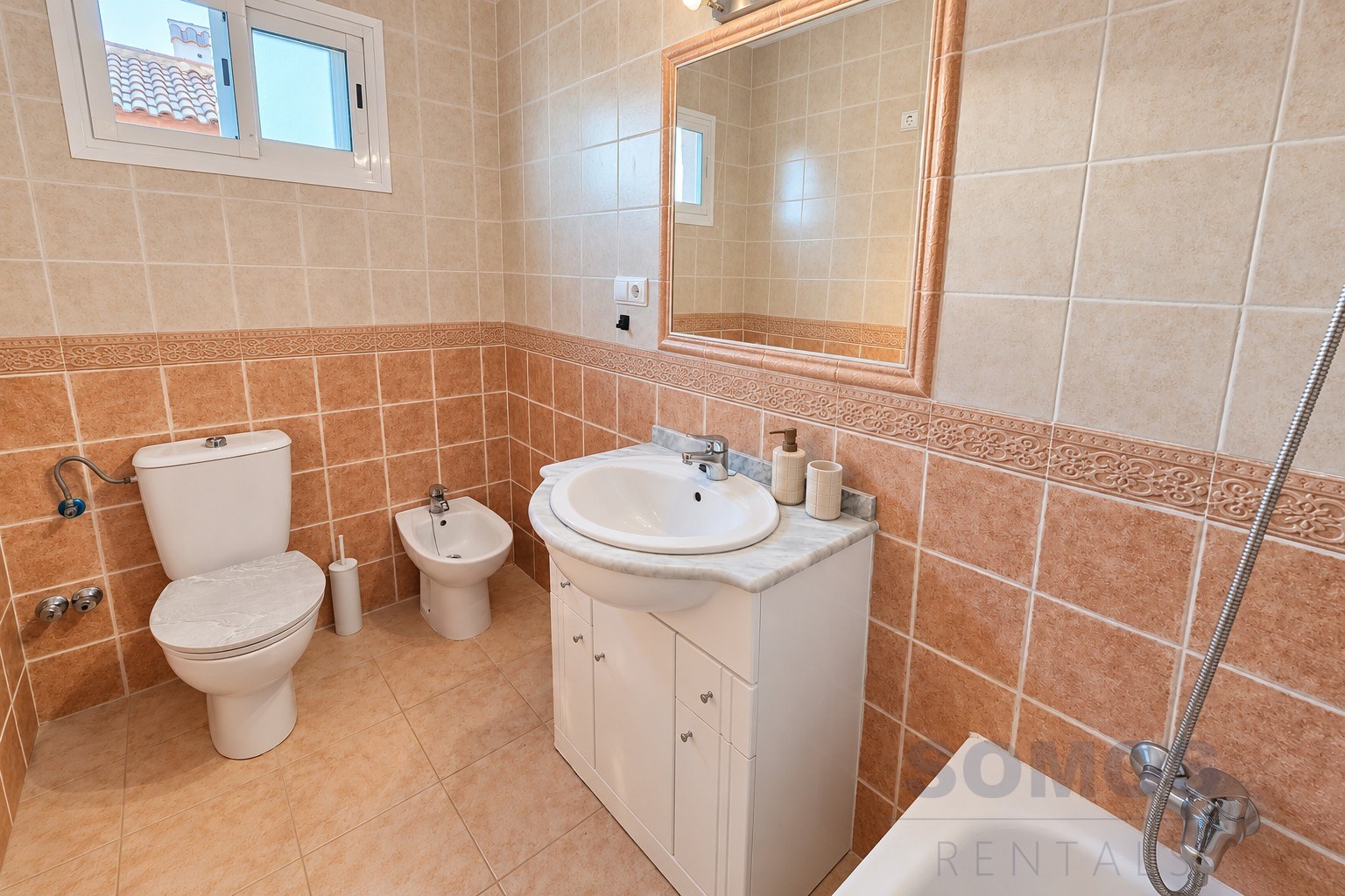 Bathroom 1 — Casa Diego, Urb La Marina