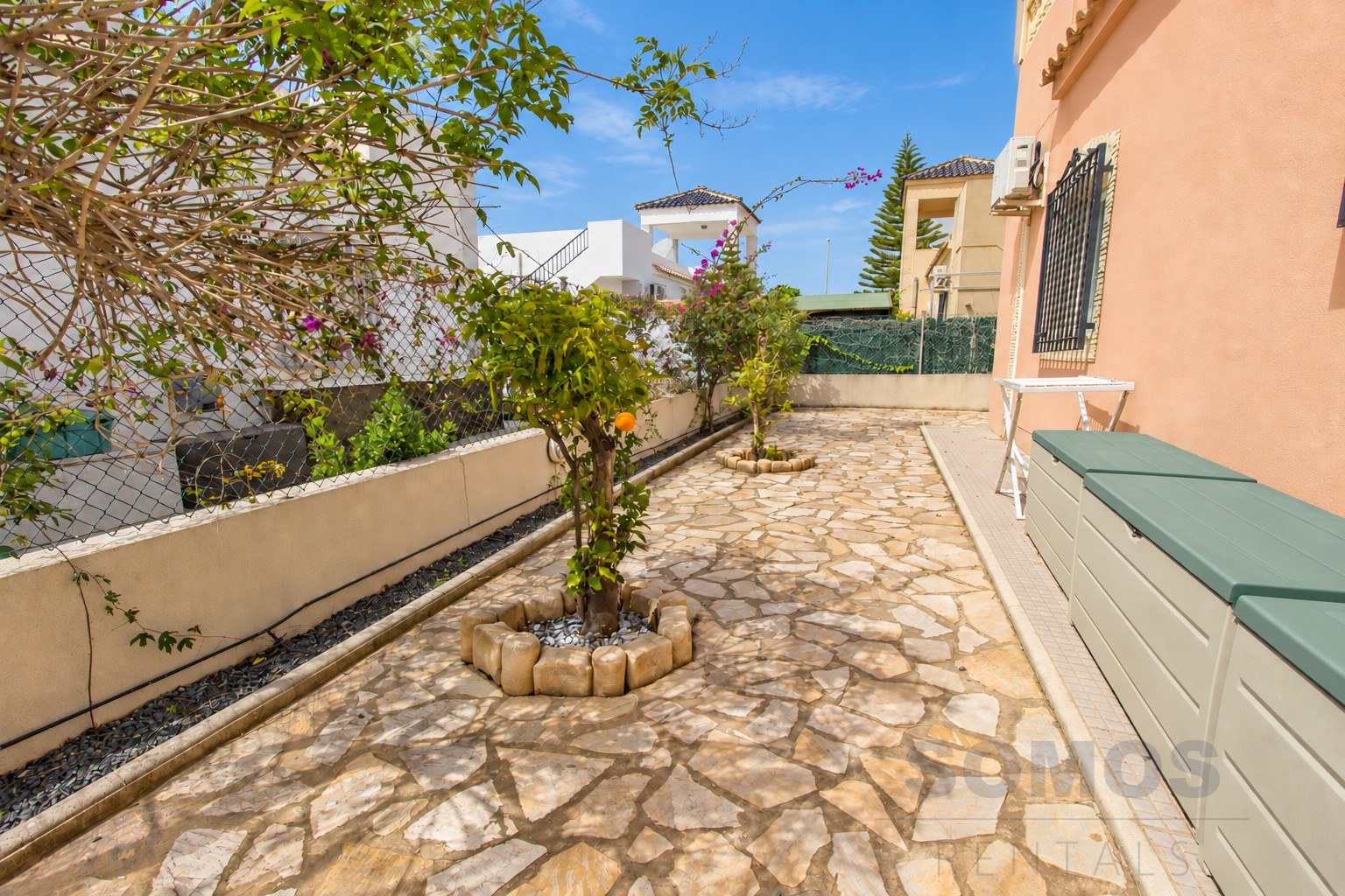 Jardin — Villa Rosa, Urb La Marina