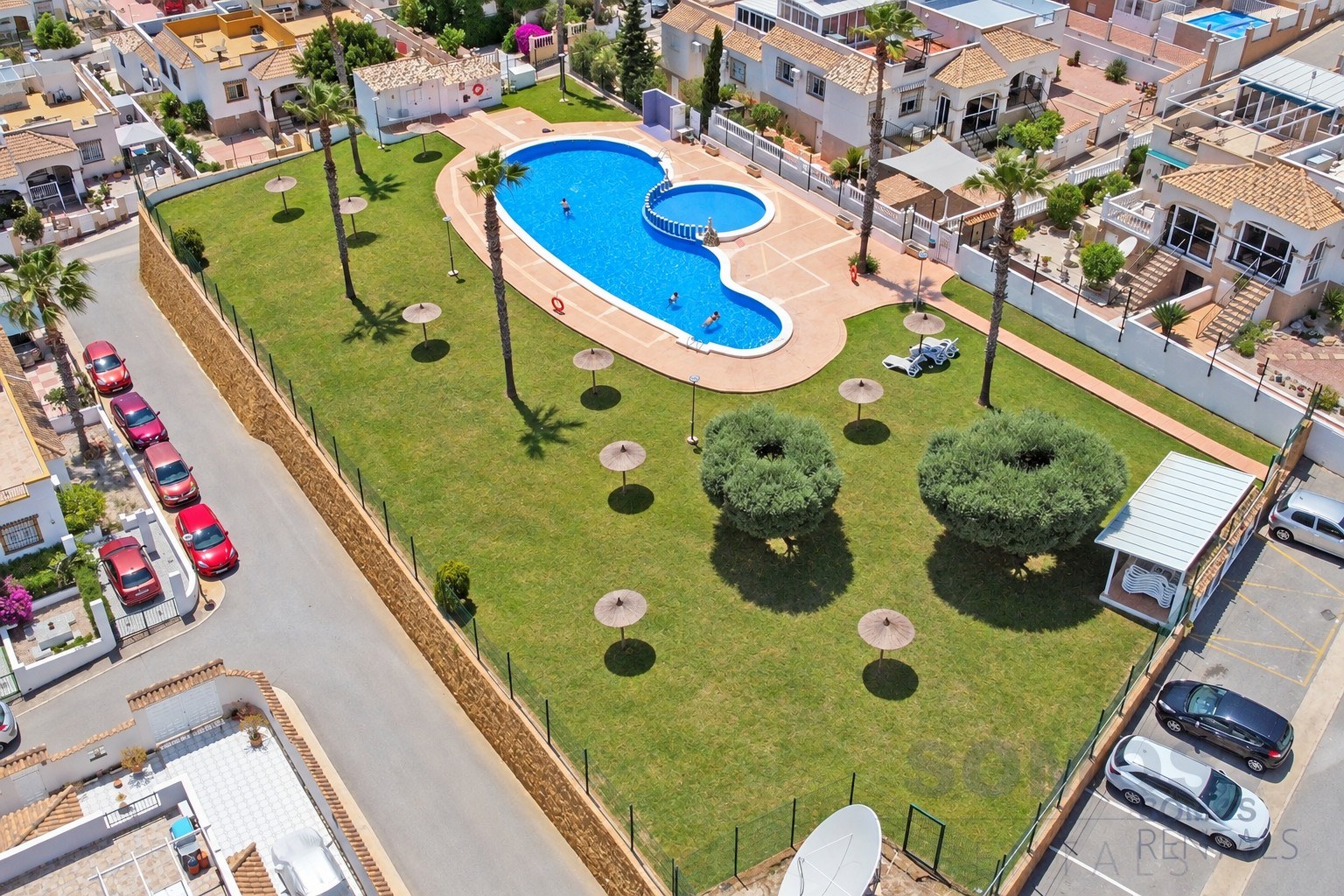 Casa Kretz, Urb La Marina — Foto 35
