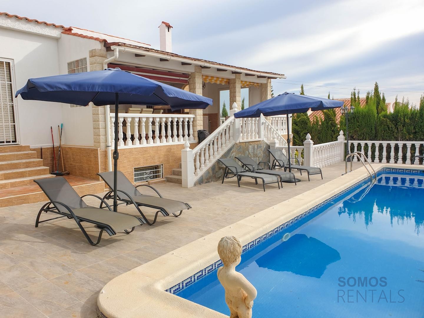 Villa Renita, Urb La Marina — fotografía 1