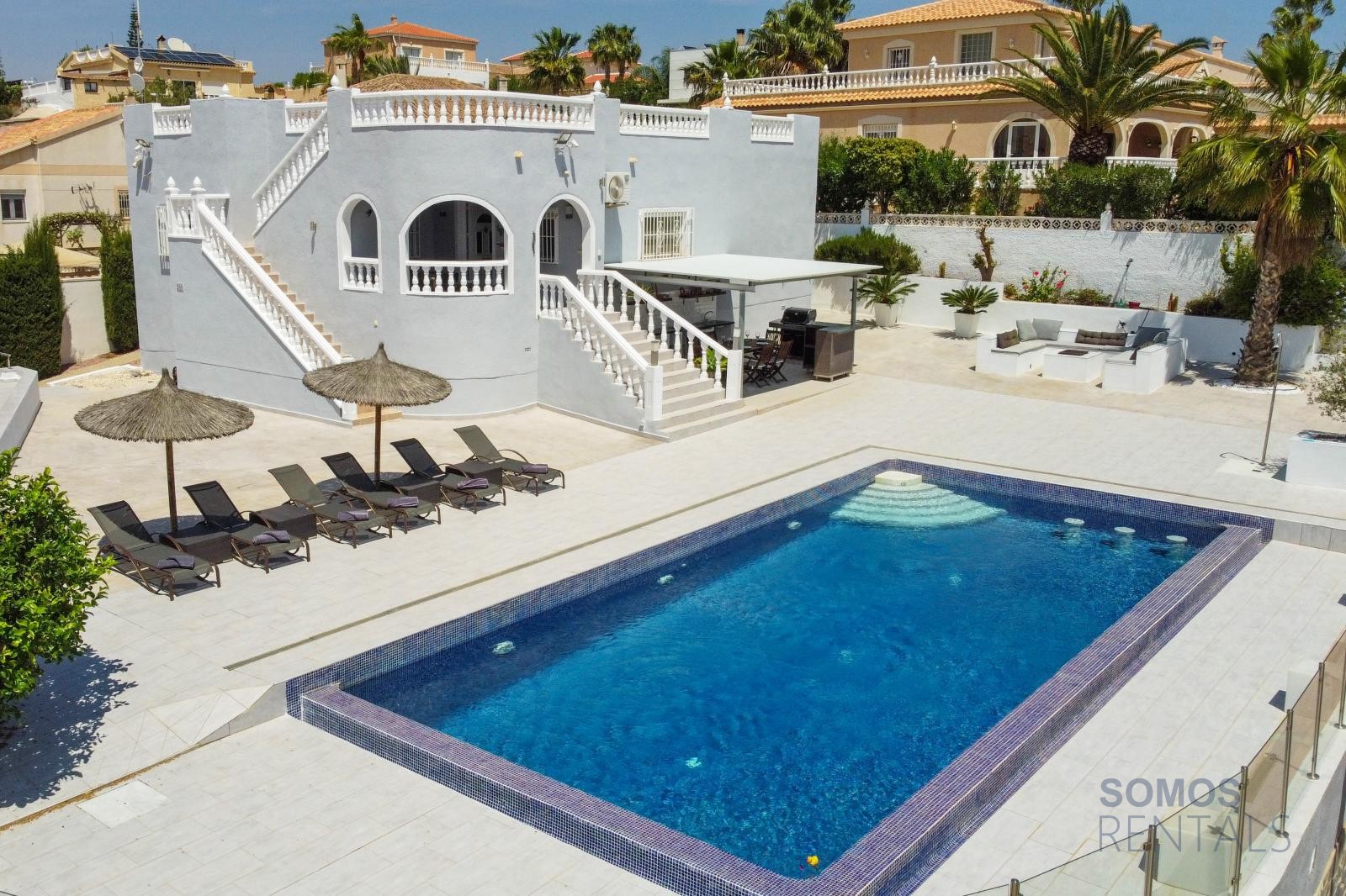 Villa Babilonia, Urb La Marina — Foto 1