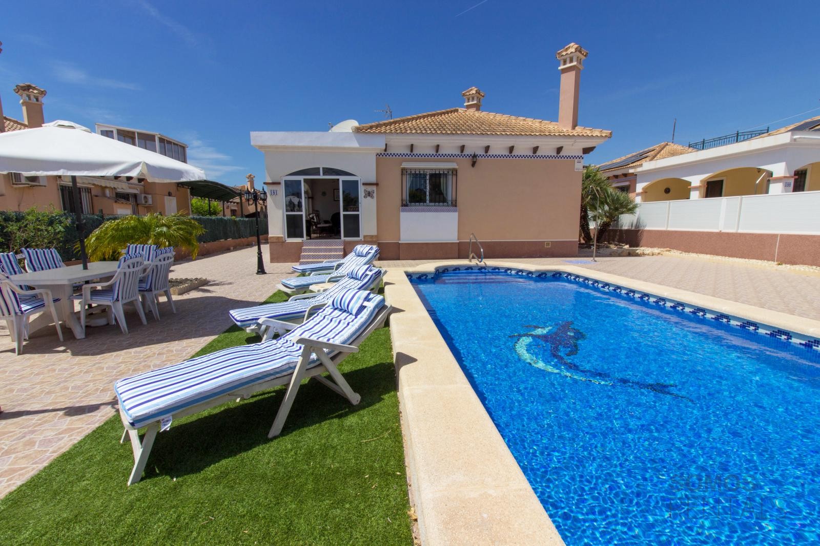 Villa Berna, Urb La Marina — Foto 1